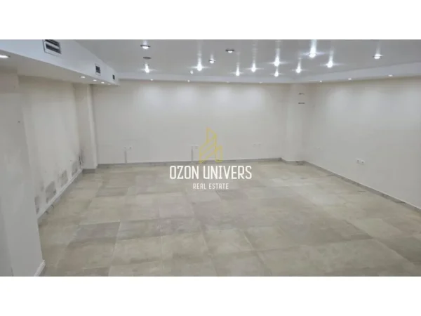 Tirane, jepet me qera ambjent biznesi Kati 0, 60 m² 450 € (Bulevardi Bajram Curri)