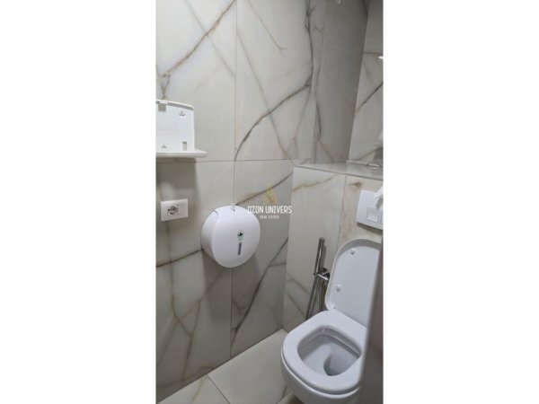 Tirane, jepet me qera ambjent biznesi Kati 0, 60 m² 450 € (Bulevardi Bajram Curri)