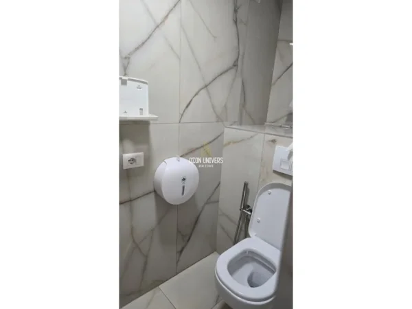 Tirane, jepet me qera ambjent biznesi Kati 0, 60 m² 450 € (Bulevardi Bajram Curri)