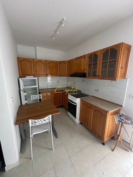 Tirane, jepet me qera apartament 2+1 Kati 3, 110 m² 600 € (PAZARI I RI)