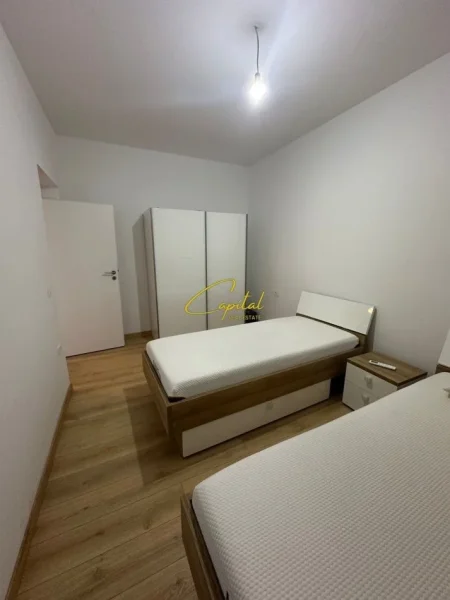 Tirane, jepet me qera apartament 2+1 Kati 3, 110 m² 600 € (PAZARI I RI)
