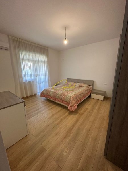 Tirane, jepet me qera apartament 2+1 Kati 3, 110 m² 600 € (PAZARI I RI)