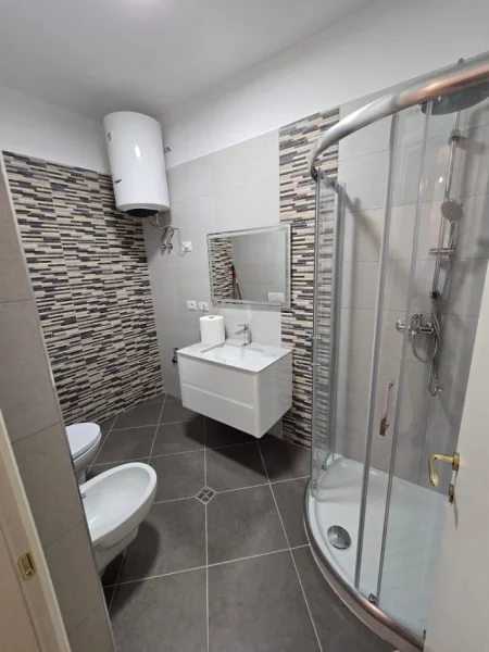 Tirane, shitet apartament 1+1+Ballkon Kati 2, 73 m² 218.000 € (Kompleksi Delijorgji)