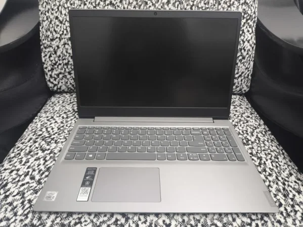 Lushnje, shes Laptop + Wireless Mouse + Hardisk VERBATIM 1TB per 20000 Leke.