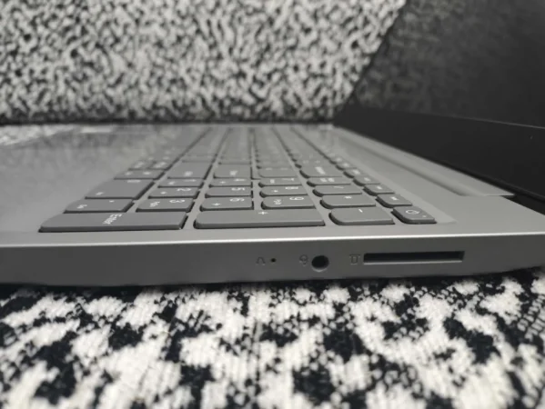 Lushnje, shes Laptop + Wireless Mouse + Hardisk VERBATIM 1TB per 20000 Leke.