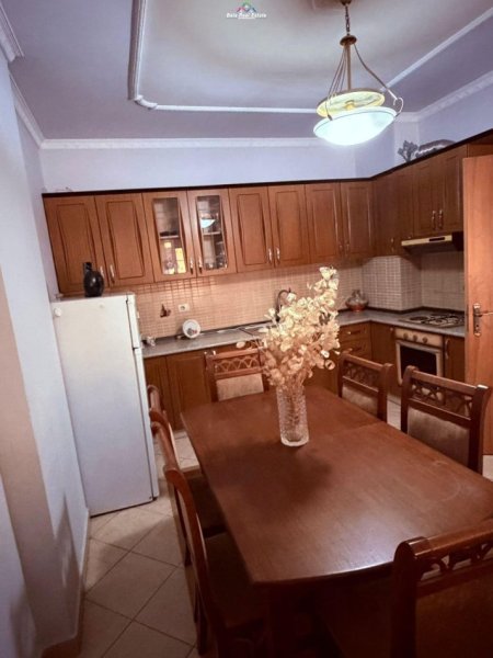 Tirane, jepet me qera apartament 2+1 Kati 3, 120 m² 55.000 € (teodor keko)