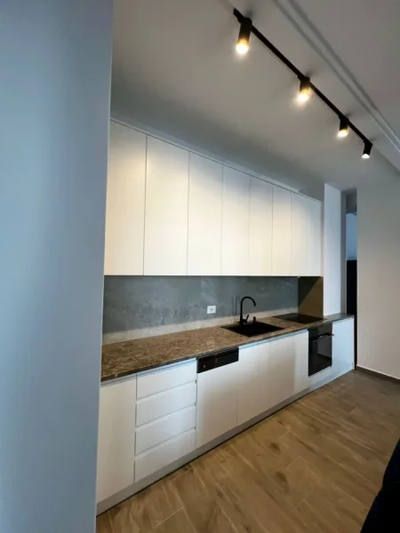 Tirane, jepet me qera apartament 2+1 Kati 3, 800 € 