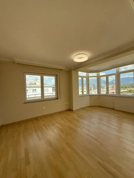 Tirane, shitet apartament 2+1 , 94 m² 260.000 € (Parku Olimpik)