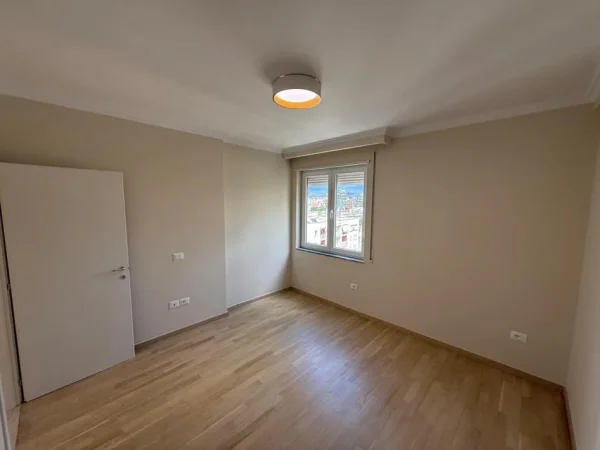Tirane, shitet apartament 2+1 , 94 m² 260.000 € (Parku Olimpik)