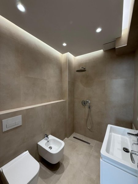 Tirane, shitet apartament 2+1 , 94 m² 260.000 € (Parku Olimpik)