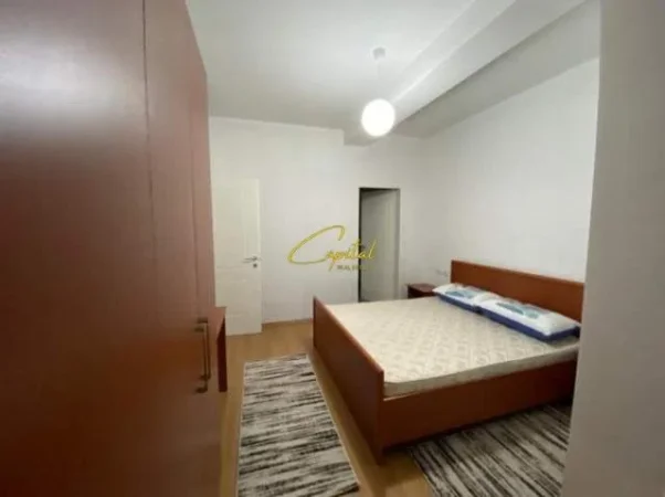 Tirane, jepet me qera apartament 3+1 Kati 5, 90 m² 650 € (RRUGA 5 MAJI)