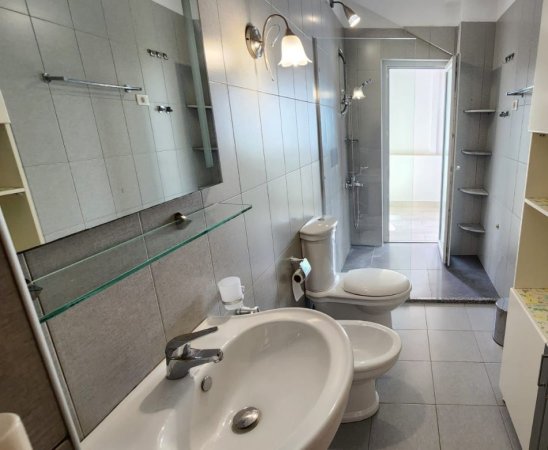 Tirane, shitet apartament 3+1+Ballkon Kati 7, 356 m² 