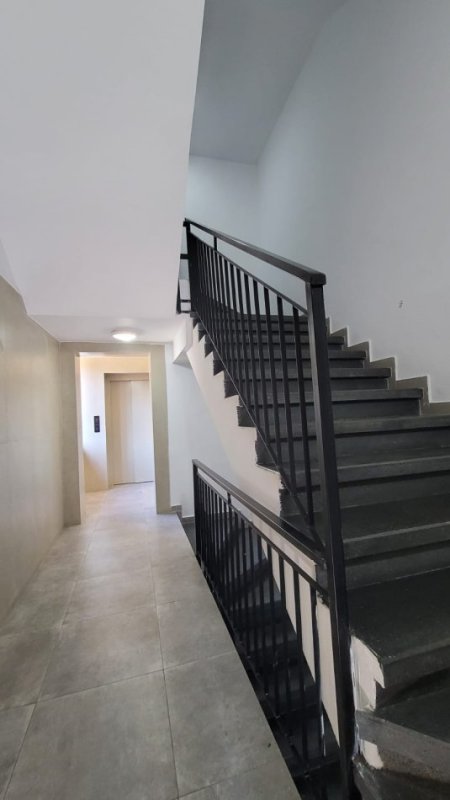 Me Qira Apartament për Zyra – 105 m² 📍 Kompleksi ASL, Godina 1 – Kati i 8-të, me pamje fantastike Çmimi: 650€/muaj