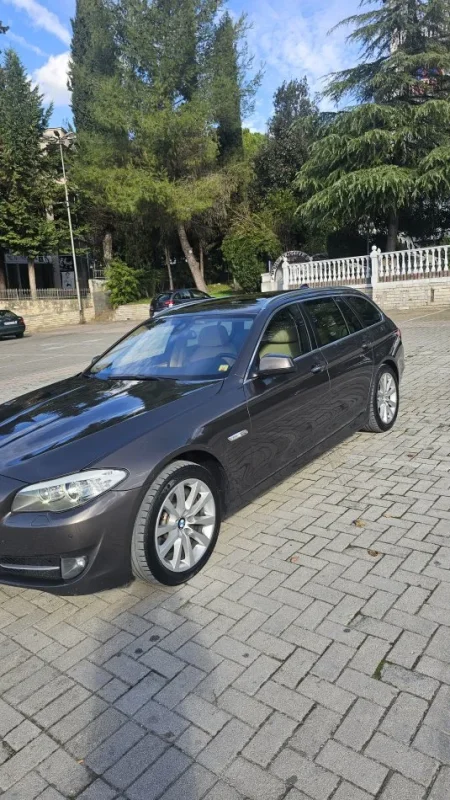 Tirane, shes makine BMW 530d Touring xDrive Nafte, kafe automatik Klima 290.000 km 11.500 €