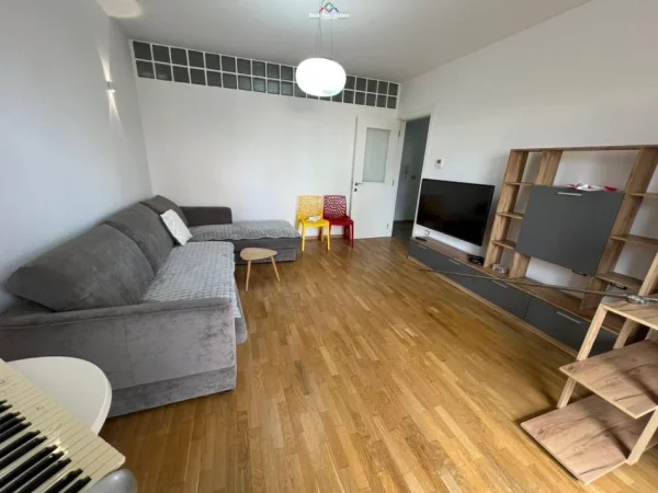 Tirane, jepet me qera apartament 2+1 Kati 4, 115 m² 1.500 € (rruga e sales)
