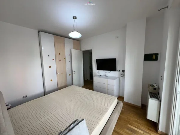 Tirane, jepet me qera apartament 2+1 Kati 4, 115 m² 1.500 € (rruga e sales)