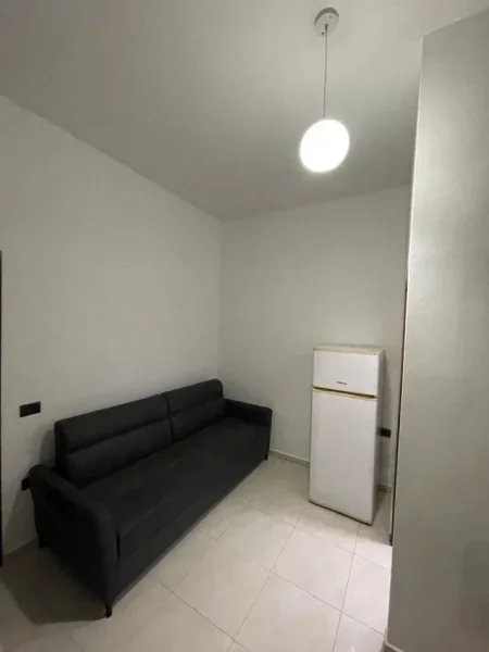 Tirane, jepet me qera apartament 1+1 Kati 1, 40 m² 350 € (ish stacioni i trenit)