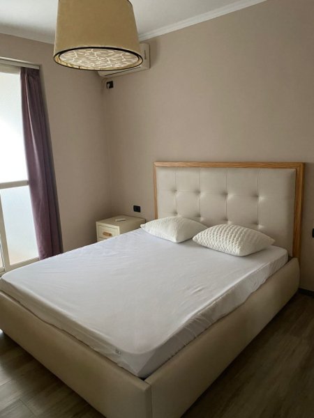 Tirane, jepet me qera apartament 2+1 Kati 2, 80 m² 550 € (xhamlliku)