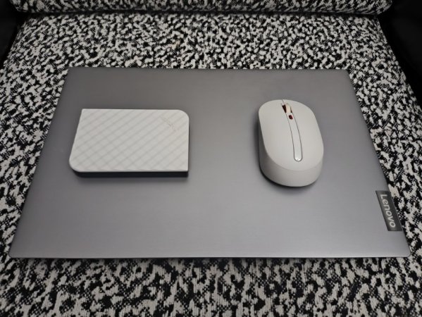 Tirane, shes Laptop + Wireless Mouse + Hardisk VERBATIM 1TB per 21000 Leke.