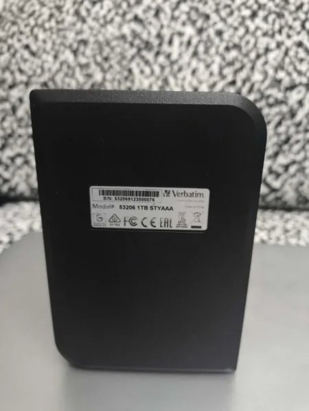 Tirane, shes Laptop + Wireless Mouse + Hardisk VERBATIM 1TB per 21000 Leke.