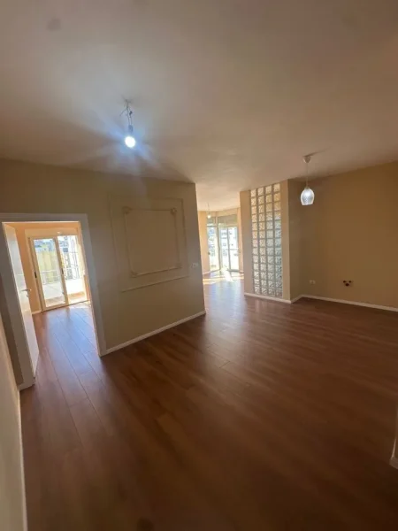 Durres, shitet apartament 2+1+Aneks+Ballkon Kati 5, 115 m² (Afer Stadiumit, Durres)