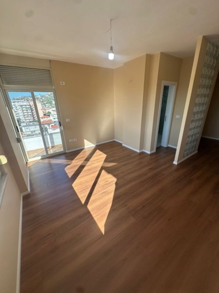 Durres, shitet apartament 2+1+Aneks+Ballkon Kati 5, 115 m² (Afer Stadiumit, Durres)