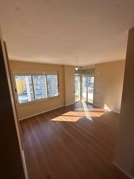 Durres, shitet apartament 2+1+Aneks+Ballkon Kati 5, 115 m² (Afer Stadiumit, Durres)