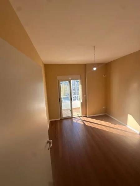 Durres, shitet apartament 2+1+Aneks+Ballkon Kati 5, 115 m² (Afer Stadiumit, Durres)