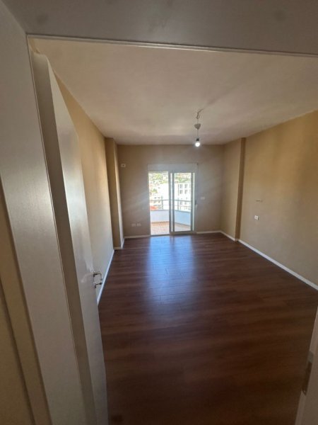 Durres, shitet apartament 2+1+Aneks+Ballkon Kati 5, 115 m² (Afer Stadiumit, Durres)