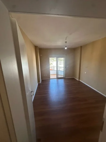 Durres, shitet apartament 2+1+Aneks+Ballkon Kati 5, 115 m² (Afer Stadiumit, Durres)