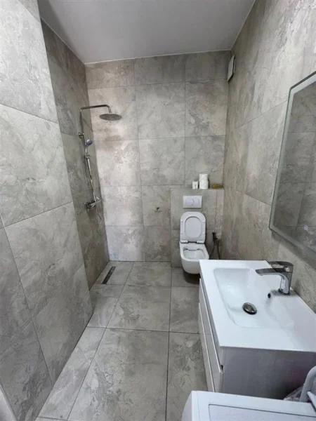 Tirane, jepet me qera apartament 1+1 Kati 8, 65 m² 550 € (ASTIR)