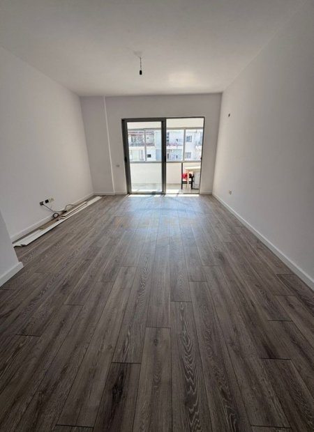 Tirane, shitet apartament 1+1 Kati 5, 73 m² 105.000 € (Astir Vila L)