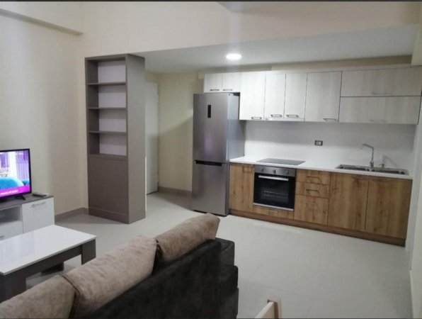 Tirane, jepet me qera apartament 2+1 Kati 2, 80 m² 450 € (tufine)