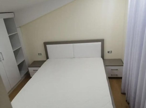 Tirane, jepet me qera apartament 2+1 Kati 2, 80 m² 450 € (tufine)