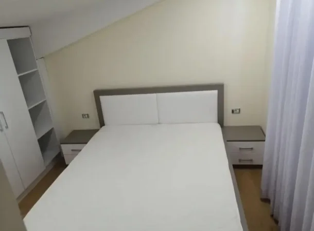 Tirane, jepet me qera apartament 2+1 Kati 2, 80 m² 450 € (tufine)