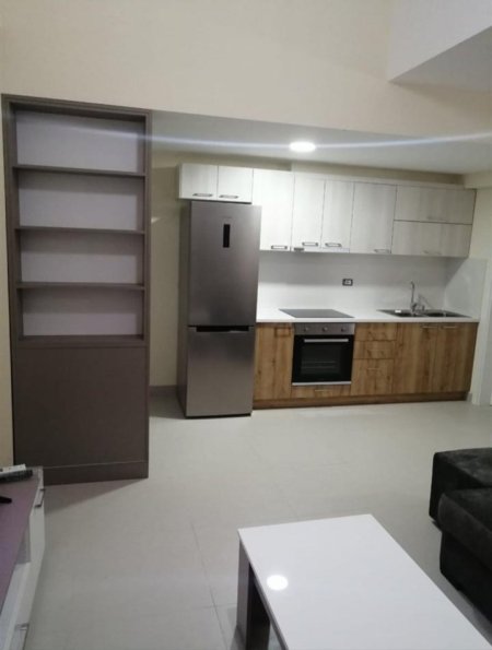 Tirane, jepet me qera apartament 2+1 Kati 2, 80 m² 450 € (tufine)