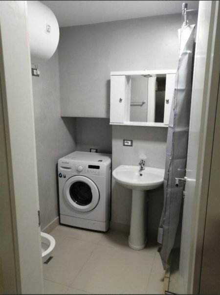 Tirane, jepet me qera apartament 2+1 Kati 2, 80 m² 450 € (tufine)