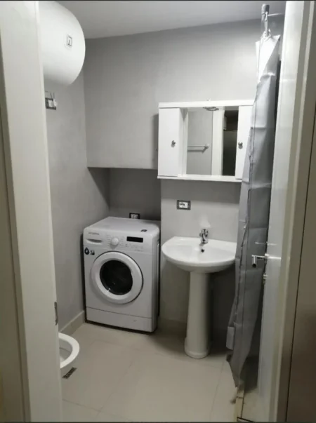 Tirane, jepet me qera apartament 2+1 Kati 2, 80 m² 450 € (tufine)