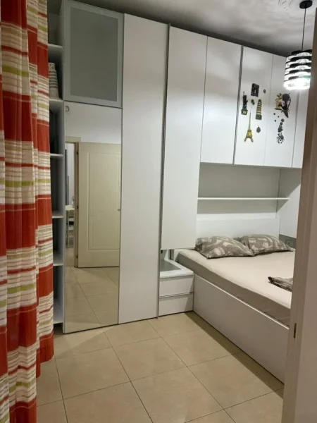 Tirane, jepet me qera Vile 1+1+Ballkon , 60 m² 500 € (mihal grameno)