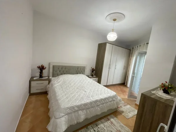 Tirane, jepet me qera apartament 1+1 Kati 4, 600 € 