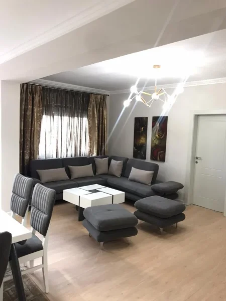 Tirane, jepet me qera apartament 2+1+Ballkon Kati 6, 125 m² 1.000 € 