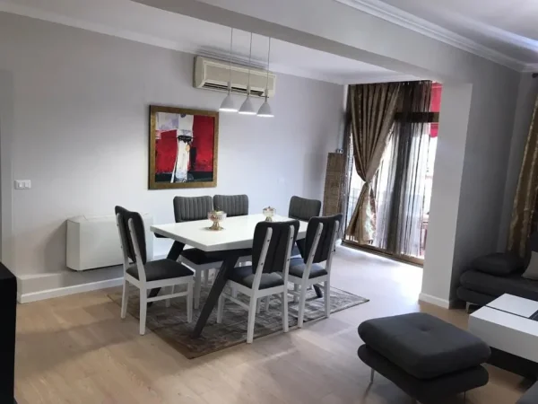Tirane, jepet me qera apartament 2+1+Ballkon Kati 6, 125 m² 1.000 € 