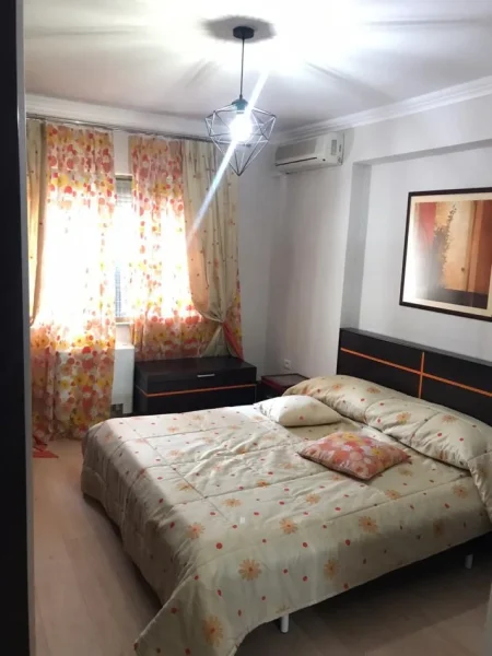 Tirane, jepet me qera apartament 2+1+Ballkon Kati 6, 125 m² 1.000 € 