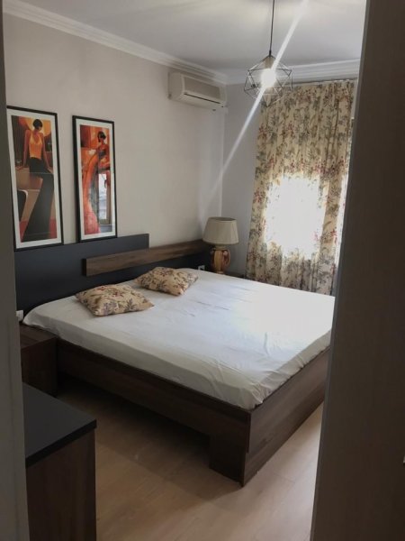 Tirane, jepet me qera apartament 2+1+Ballkon Kati 6, 125 m² 1.000 € 