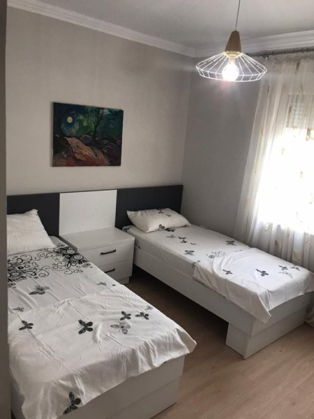 Tirane, jepet me qera apartament 2+1+Ballkon Kati 6, 125 m² 1.000 € 