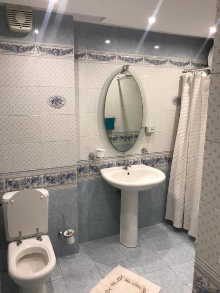 Tirane, jepet me qera apartament 2+1+Ballkon Kati 6, 125 m² 1.000 € 