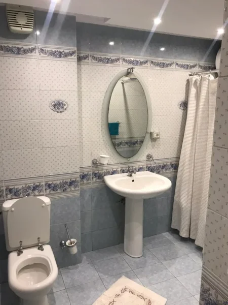 Tirane, jepet me qera apartament 2+1+Ballkon Kati 6, 125 m² 1.000 € 