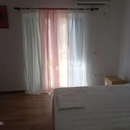 Tirane, jepet me qera shtepi 2+1 Kati 3, 100 m² 400 € (Rruga Muhamed Deliu)