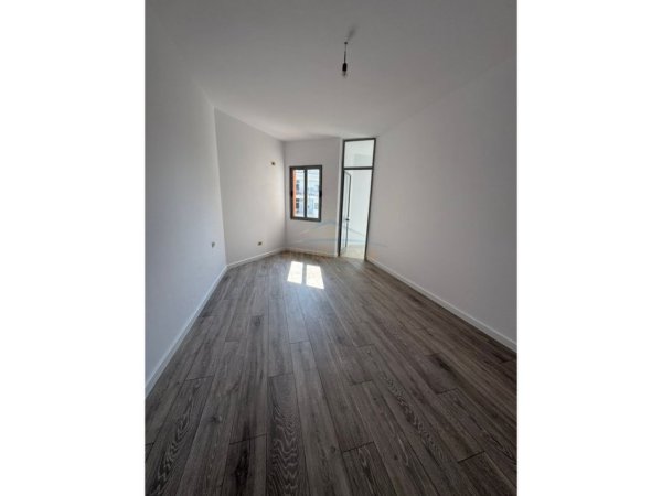 Tirane, shes apartament 1+1 Kati 5, 73 m² 105.000 € (Unaza e Re)