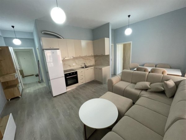 Tirane, jepet me qera apartament 2+1 Kati 3, 80 m² 500 € (ALI DEMI)